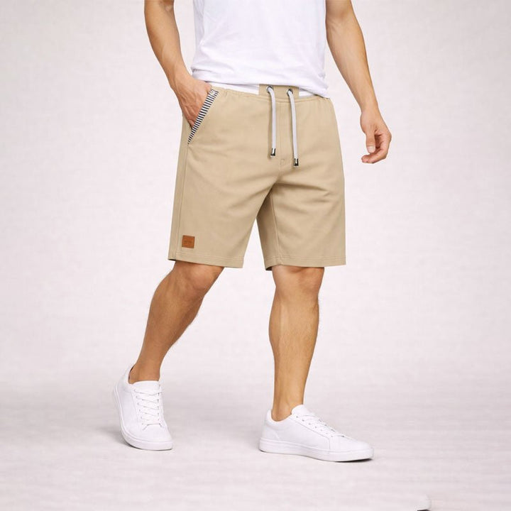 Victor Duval Shorts with Contrast Pocket Detail - Intofa